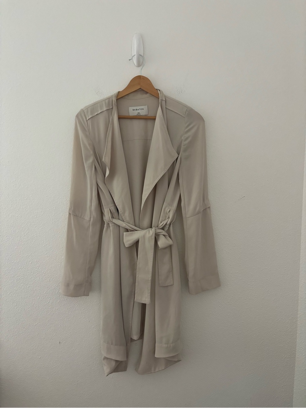 Aritzia babaton flowy trench coat